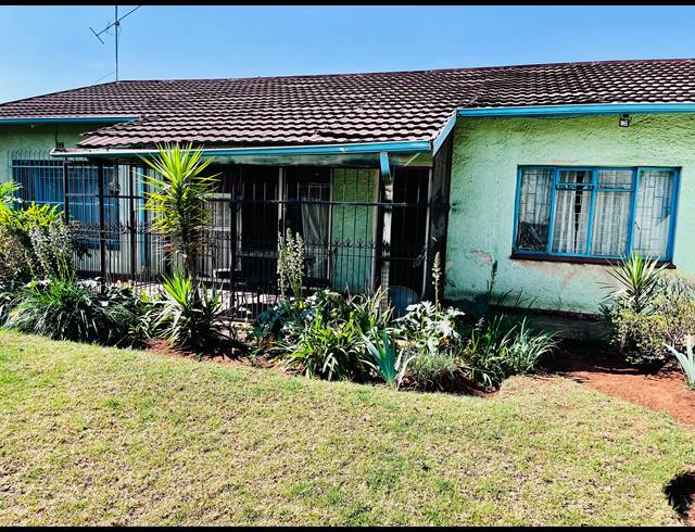 3 BEDROOM HOUSE FOR SALE IN VANDERBIJLPARK CW 2